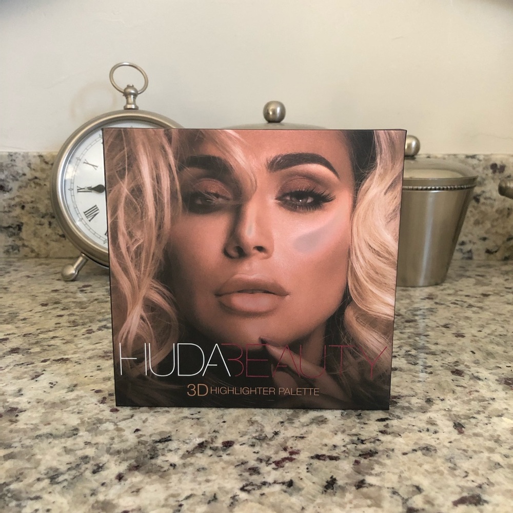 New Huda Beauty 3D Highlighter Palette
